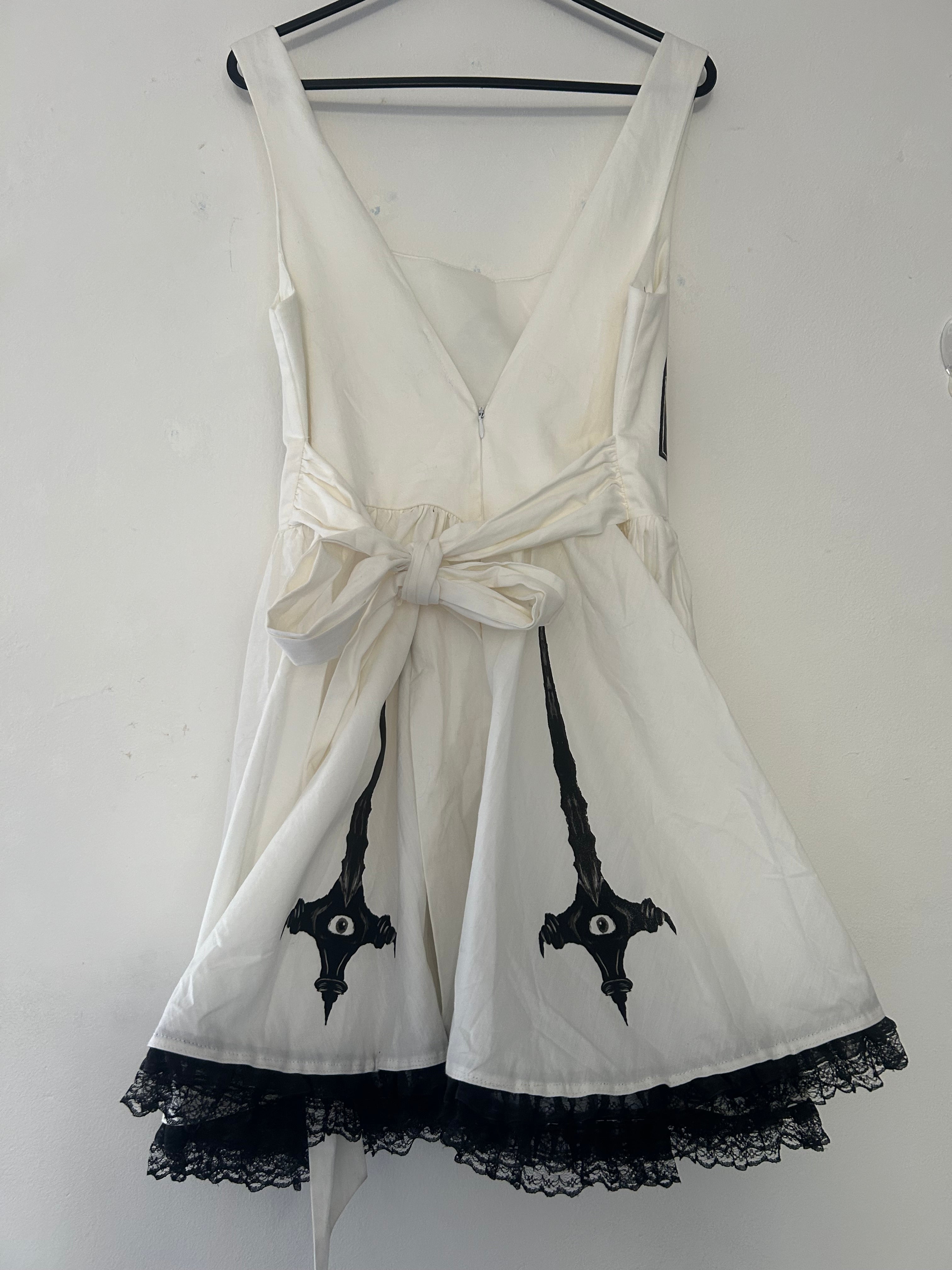 Upcycled fitted white lace dress size S