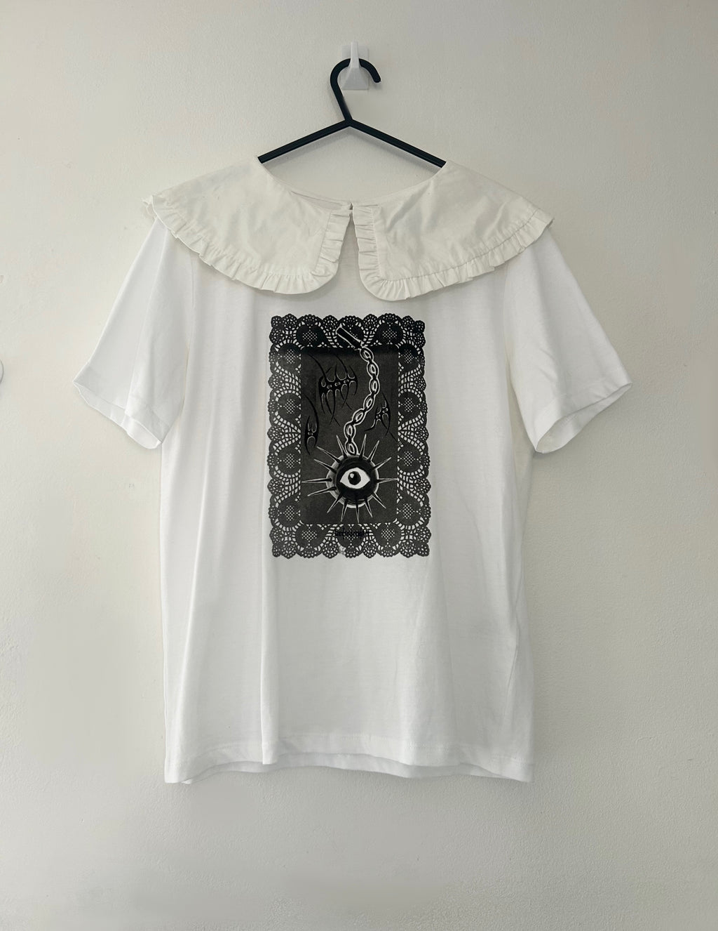 SAMPLE/SECONDS upcycled white collar tshirt size S