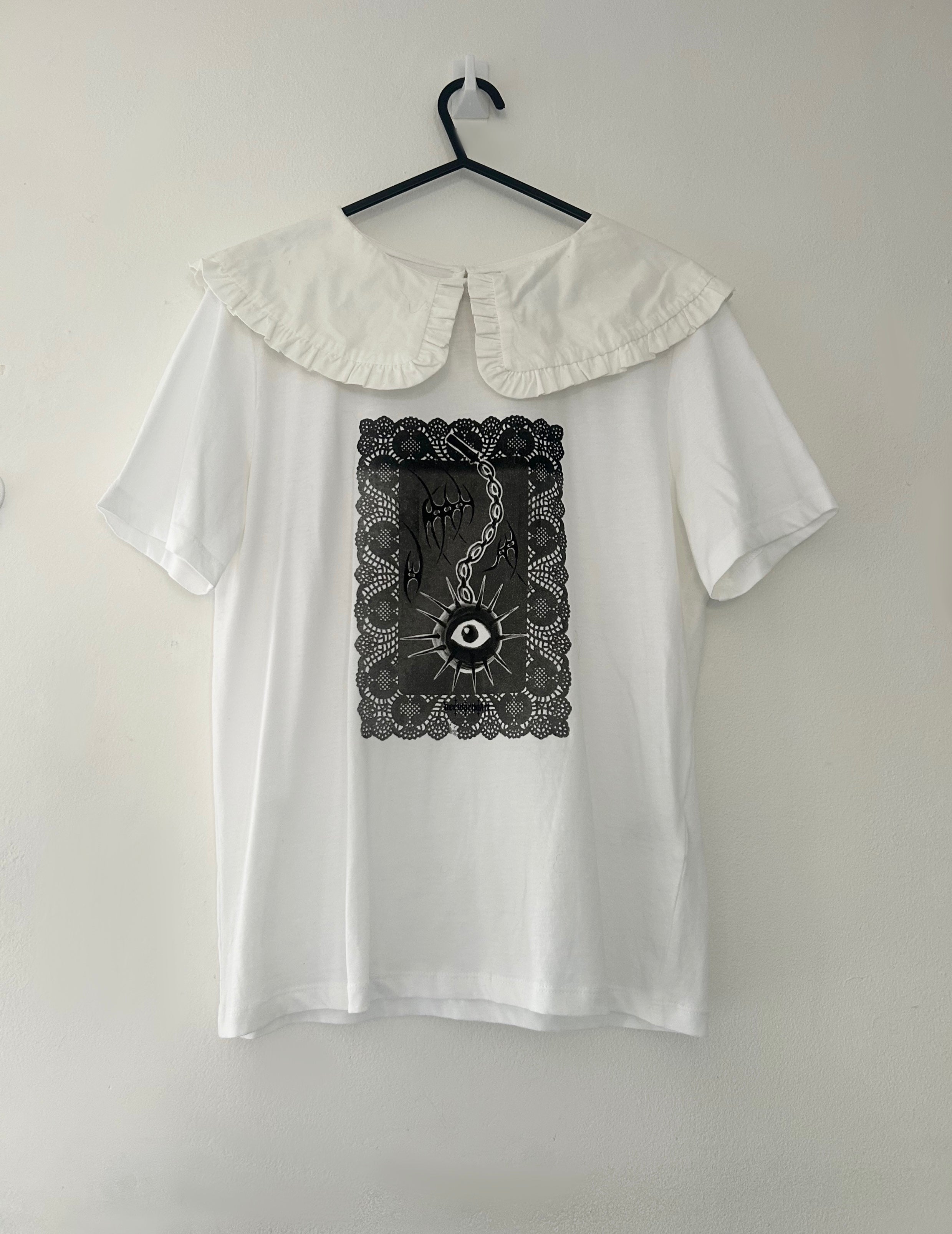 SAMPLE/SECONDS upcycled white collar tshirt size S