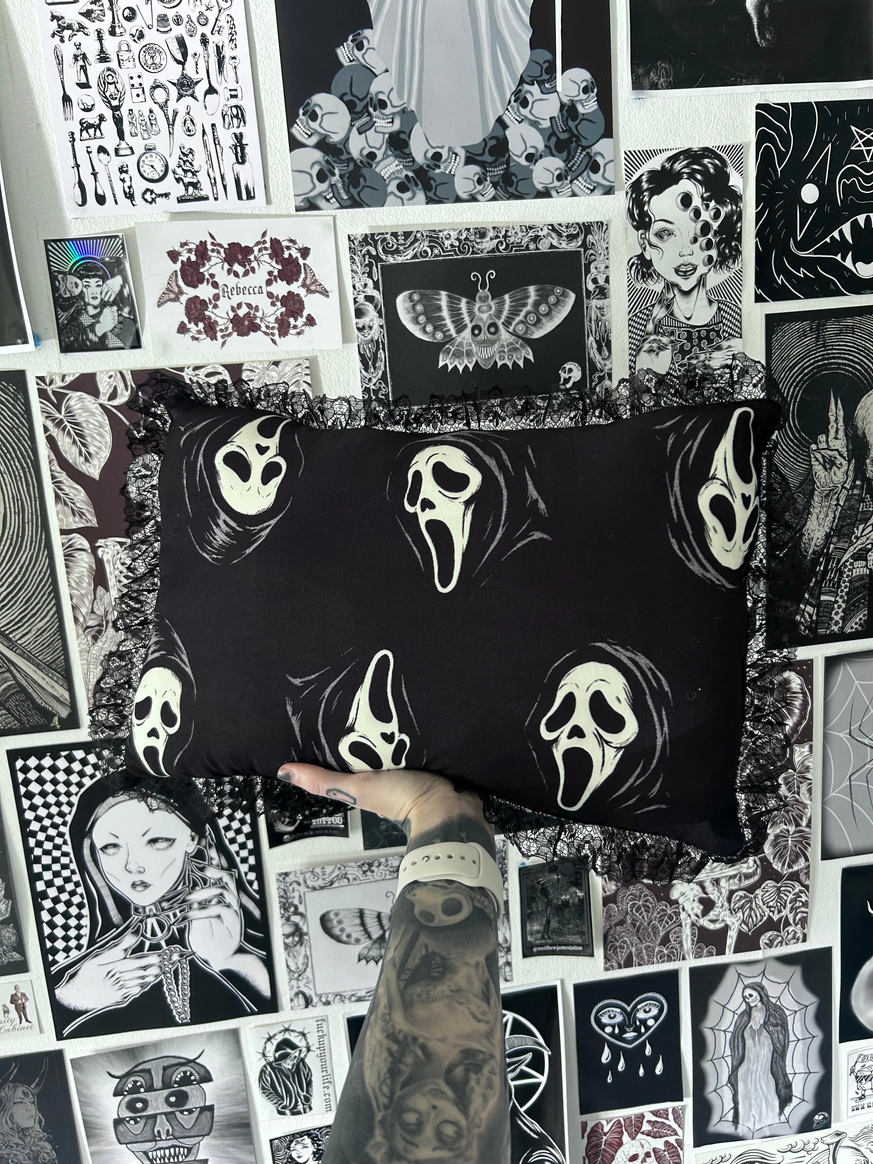 Large rectangle Ghostface cushion