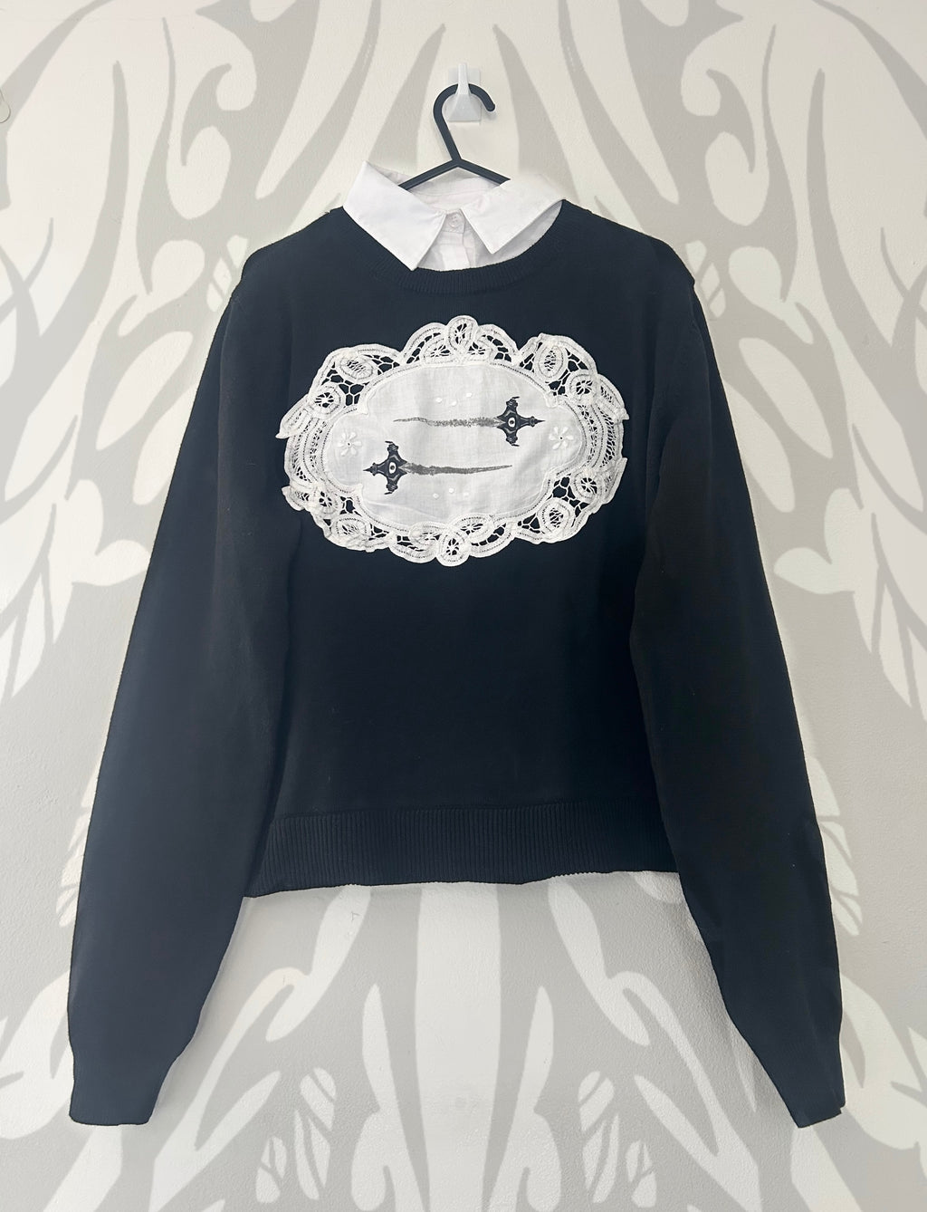 Upcycled knitted jumper with collar size S