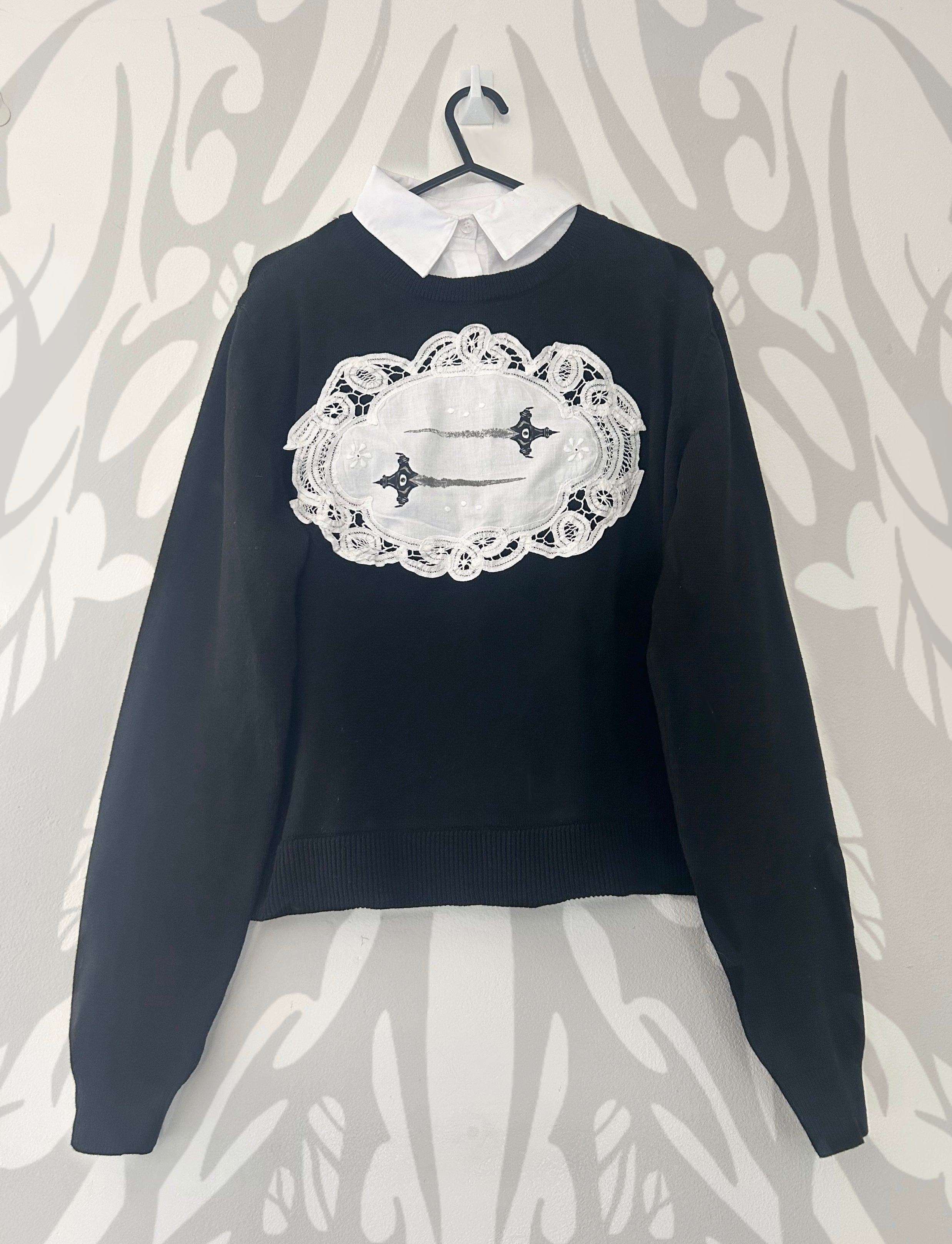 Upcycled knitted jumper with collar size S
