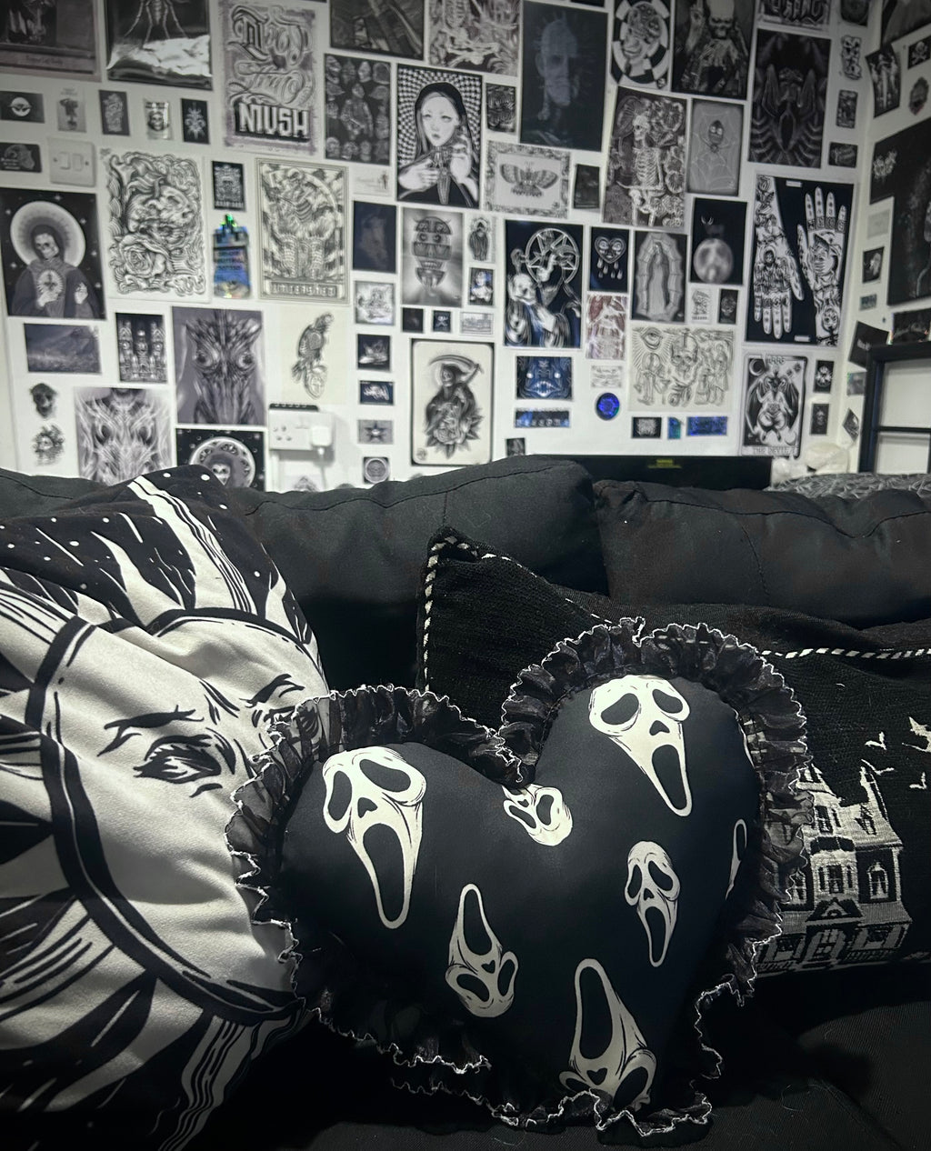 Ghostface scream lace heart cushion