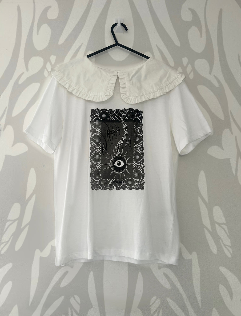SAMPLE/SECONDS upcycled white collar tshirt size S