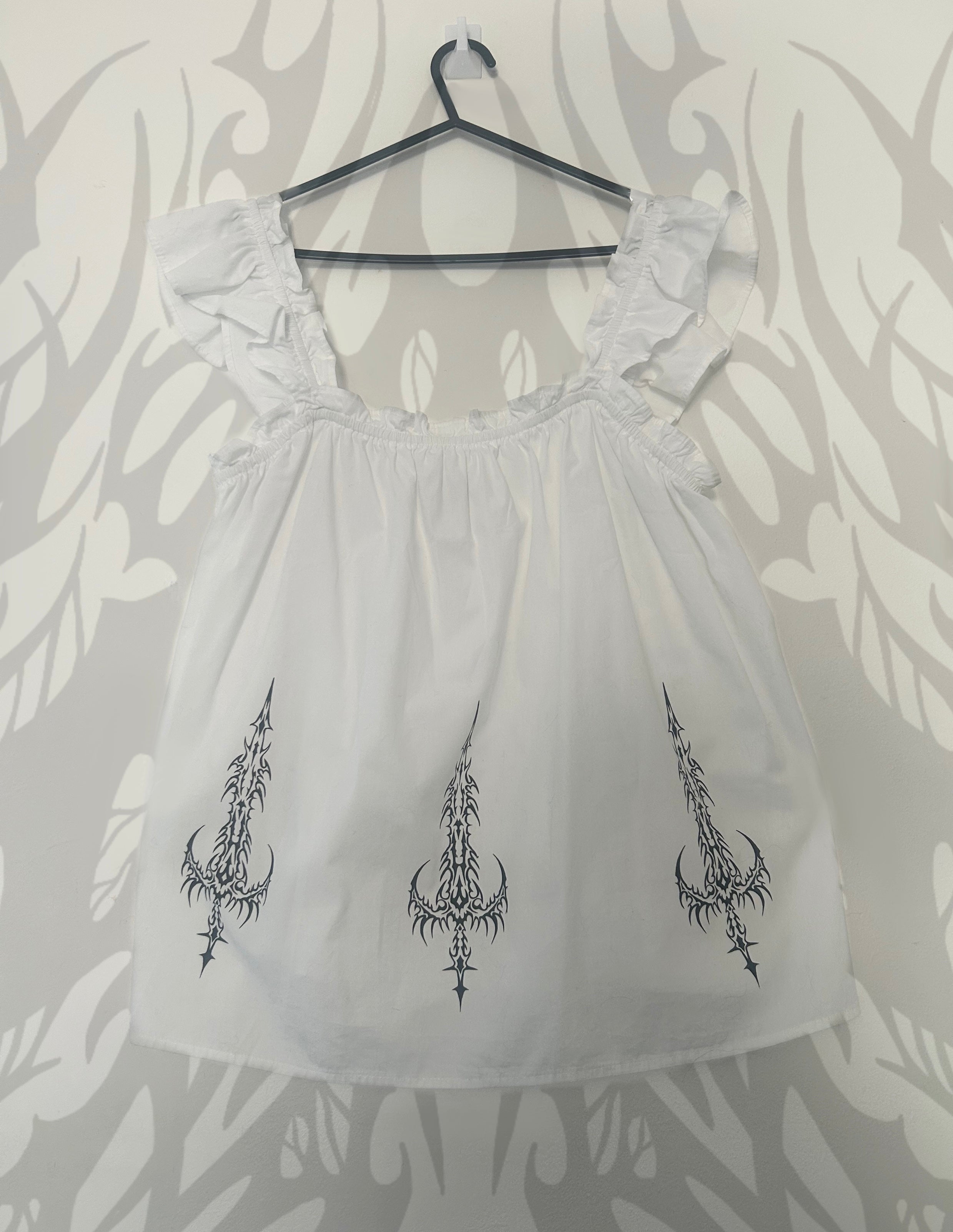 reworked / upcycled frilly white top size M