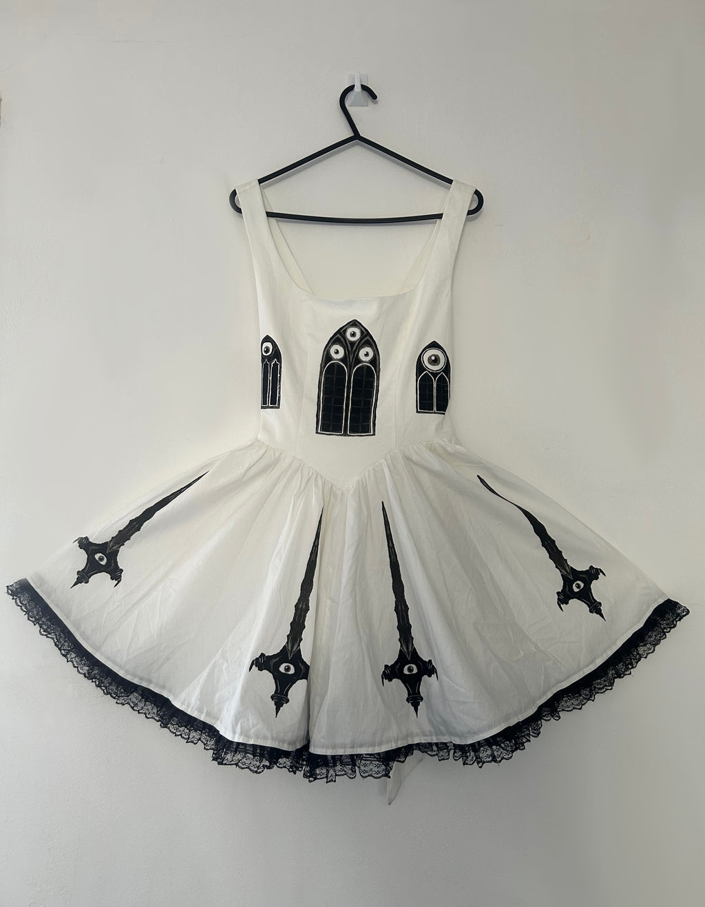 Upcycled fitted white lace dress size S