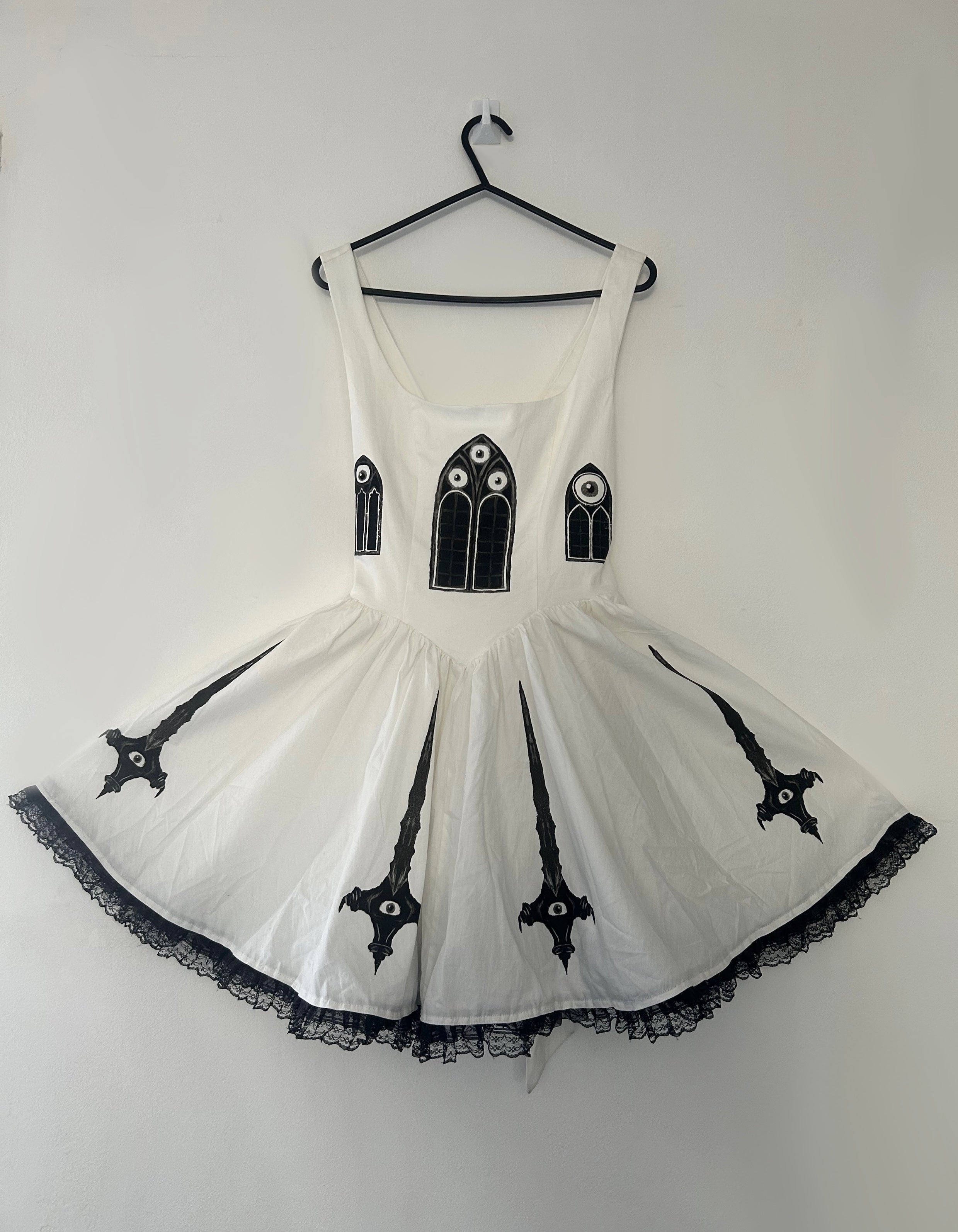 Upcycled fitted white lace dress size S