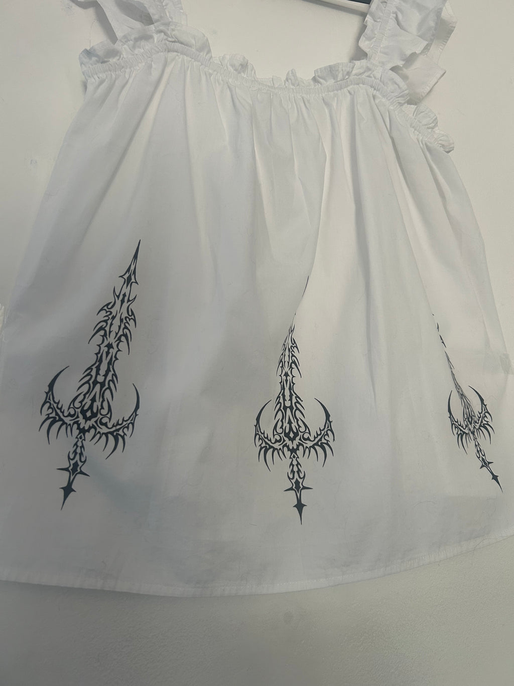 reworked / upcycled frilly white top size M