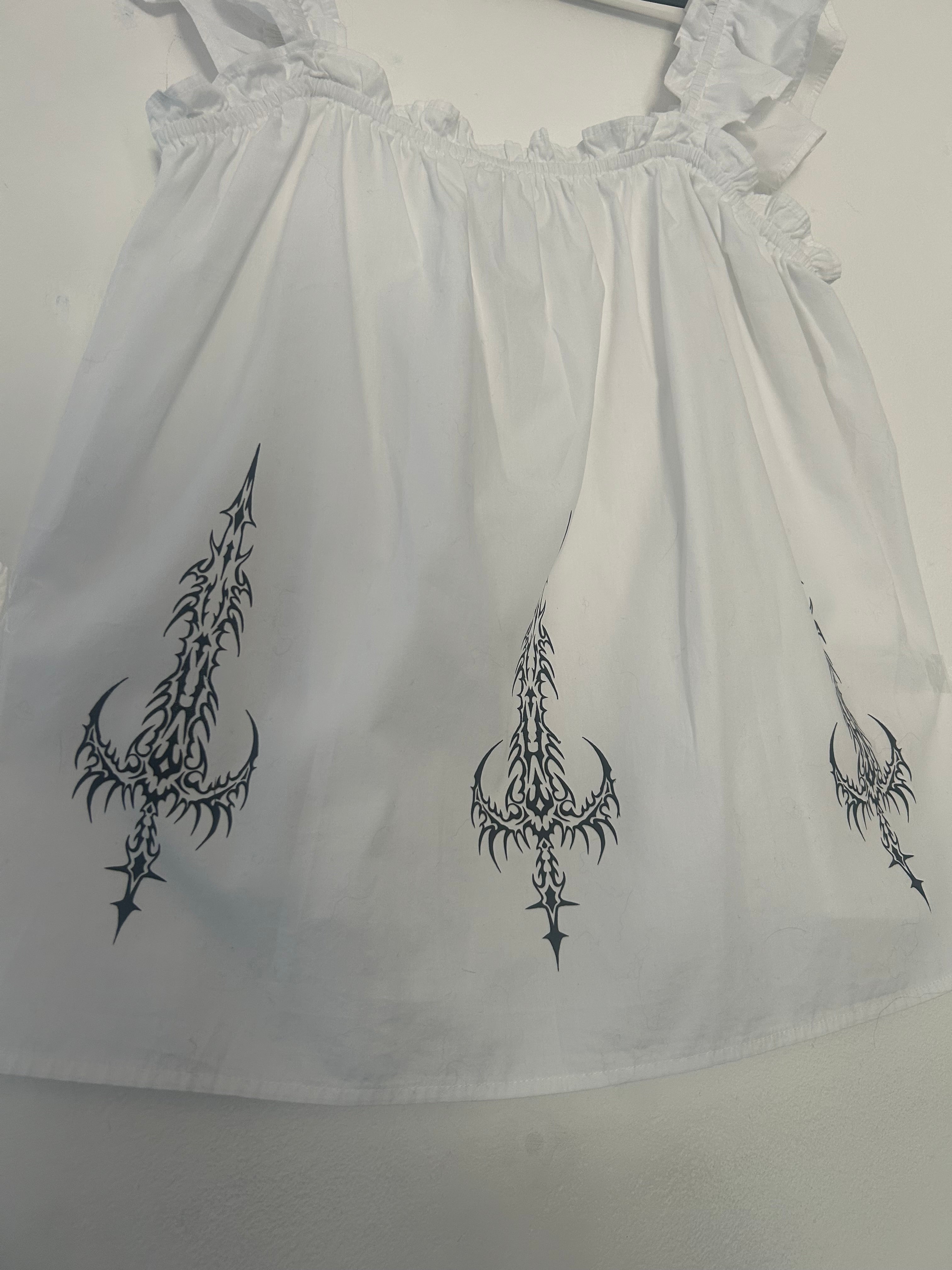 reworked / upcycled frilly white top size M